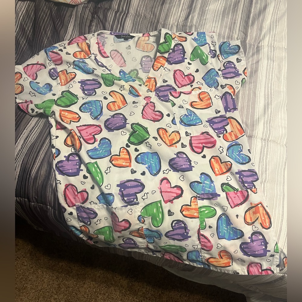 Colorful Heart Print Scrub Top